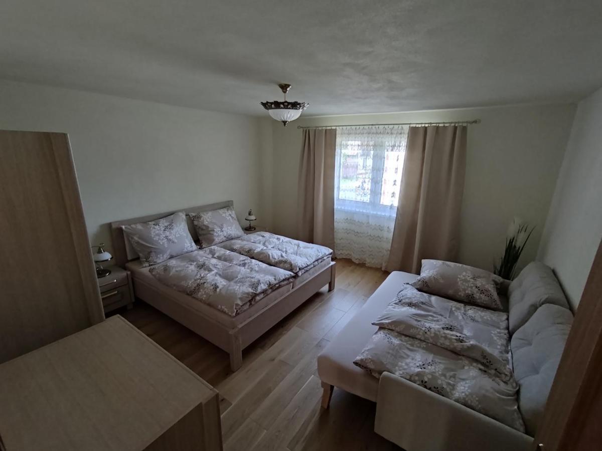 Penzion Lucs Heľpa Extérieur photo