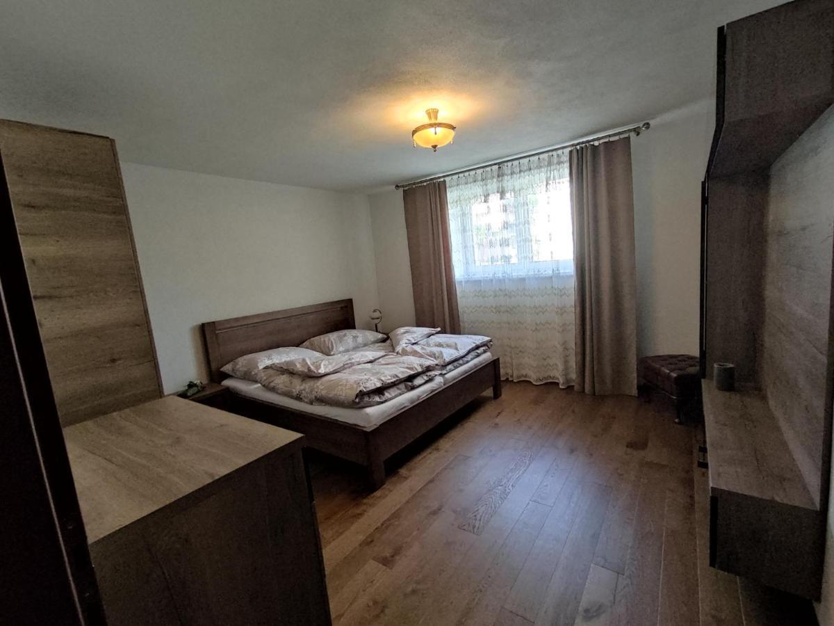 Penzion Lucs Heľpa Extérieur photo