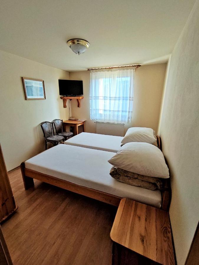 Penzion Lucs Heľpa Extérieur photo