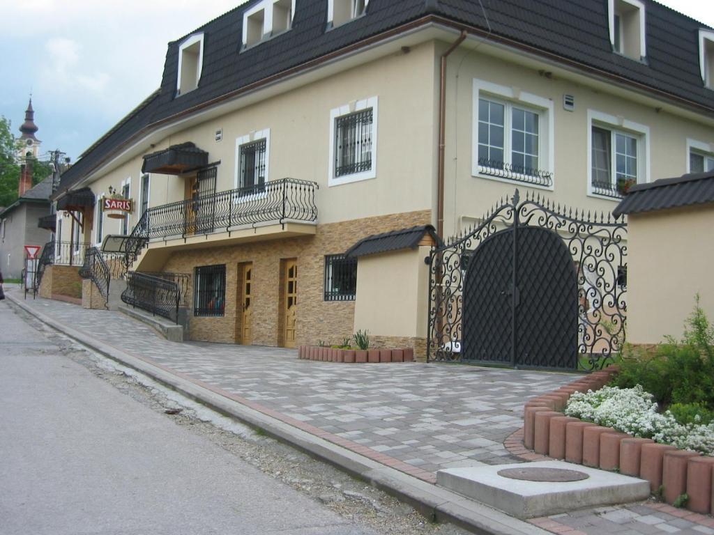 Penzion Lucs Heľpa Extérieur photo